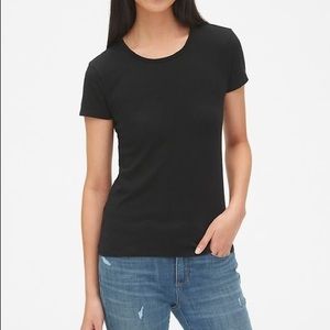 Gap Black Tee
